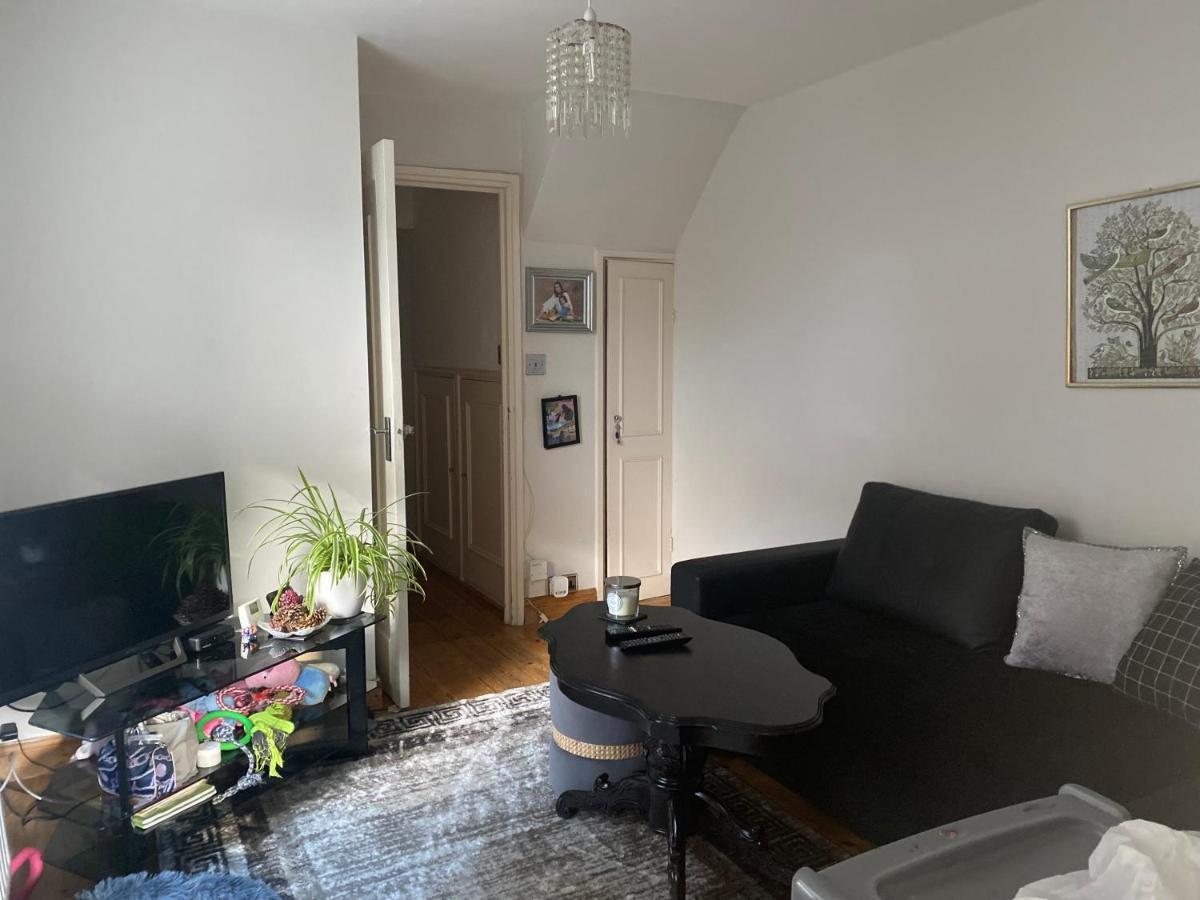 A Lovely Guest Room In West לונדון מראה חיצוני תמונה